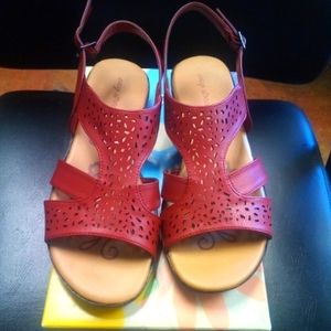NEW Easy Street Red Bolt Slingback Sandals  Size 10 New w/box